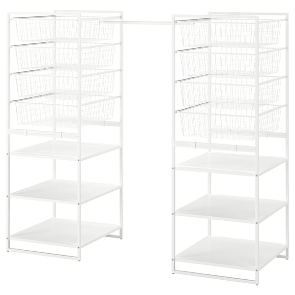 Dos sistemes d'emmagatzematge JONAXEL blancs idèntics. Cistelles de filferro, prestatges sòlids i rails ajustables. Ideal per organitzar espais.