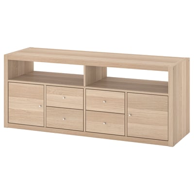 Moble d'emmagatzematge KALLAX de roure clar, disseny modern, forma rectangular amb compartiments oberts i tancats.