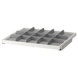 Una safata extraïble KOMPLEMENT amb múltiples compartiments. Tauler de fibra blanc, divisor gris, perfecte per organitzar mocadors i corbates.