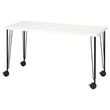 LAGKAPTEN, escriptori blanc modern, tapa rectangular, potes metàl·liques negres amb rodes.