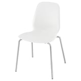 Cadira blanca LIDÅS, potes cromades, seient de plàstic, disseny elegant.
