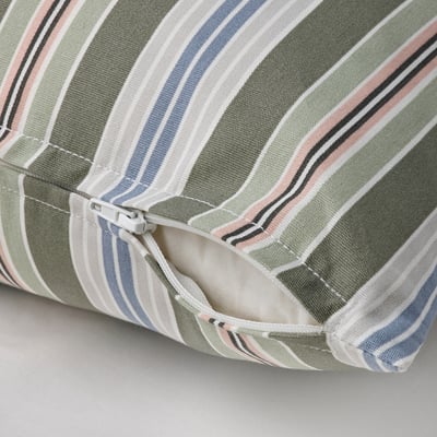 Funda de coixí de ratlles amb cremallera, amb materials reciclats amb un disseny escandinau.