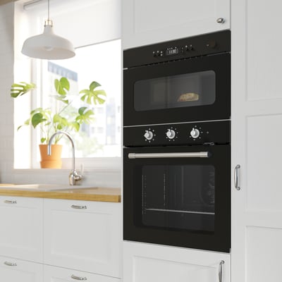 Microones integrat negre modern amb panell de control i pantalla digital a la part superior.