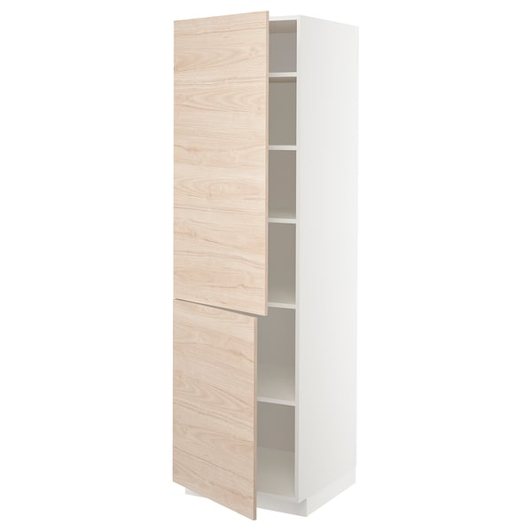 Moble de cuina modern METOD amb portes de freixe clar i prestatges regulables.