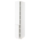 Un armari alt METOD blanc amb prestatges regulables. Disseny elegant i minimalista adequat per a cuines modernes.