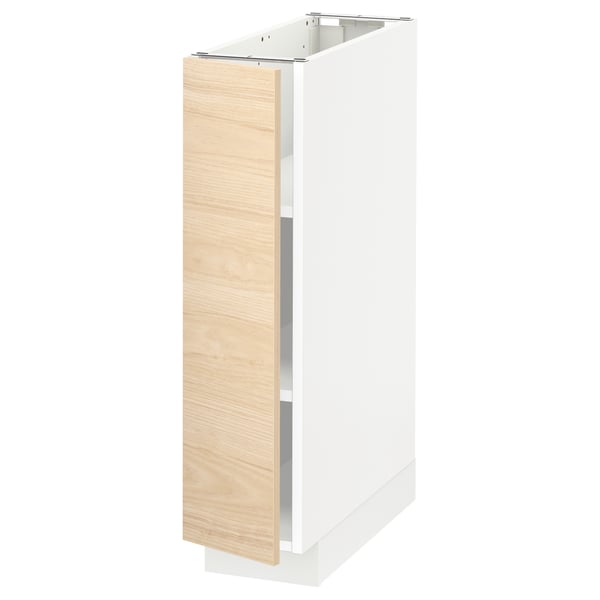 Un armari de cuina blanc vertical amb una porta de fusta de freixe clar. És un disseny elegant i modern amb una sola porta i prestatges ajustables a l'interior.