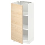 Un armari de cuina METOD blanc amb una porta de fusta de freixe clar, amb un disseny senzill i modern.