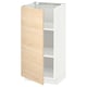 Un armari de cuina METOD blanc amb una porta de fusta de freixe clar, amb un disseny senzill i modern.