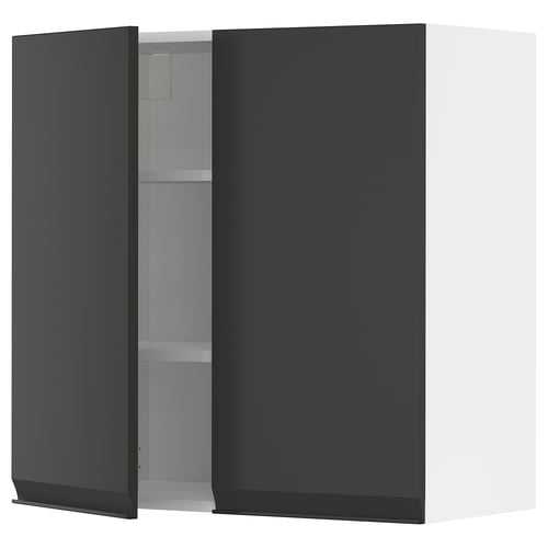 Un modern armari de paret negre del sistema de cuina METOD, amb un elegant acabat mat i tiradors integrats.