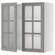 Moble de cuina METOD: portes de vidre gris, vores bisellades, prestatges regulables.