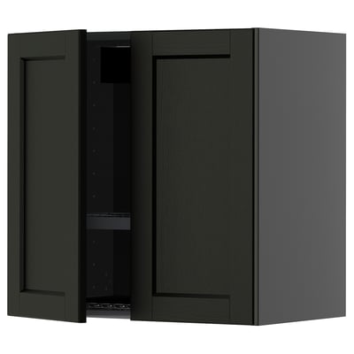 Un armari de paret METOD de color verd fosc amb una porta oberta, revelant prestatges a l'interior.