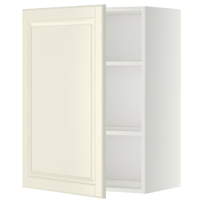 Armari de cuina Ikea METOD de color blanc trencat amb prestatge regulable.