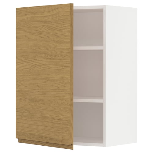 Armari obert modern de fusta, interior blanc, disseny minimalista, acabat marró clar.