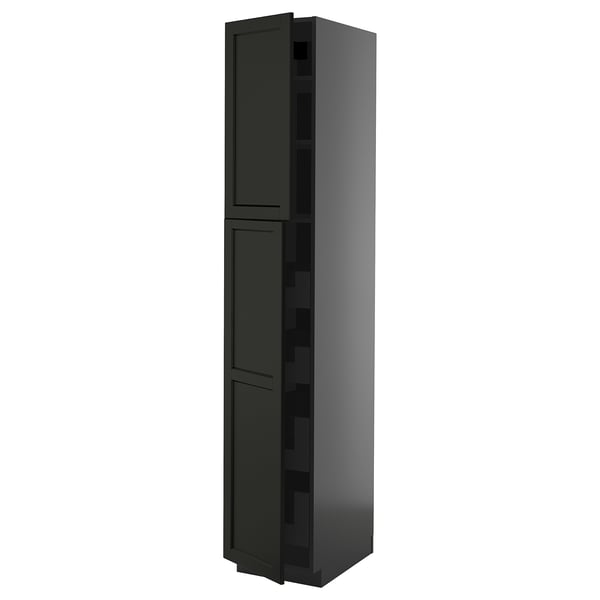 Un armari alt negre amb portes estil shaker i vores bisellades, que forma part del sistema de cuina METOD d'ikea.