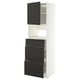 Unitat de cuina modular, blanca amb calaixos i armaris negres, disseny modern i elegant.