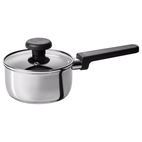Cassola platejada MIDDAGSMAT amb mànec negre i tapa de vidre. O cassola MIDDAGSMAT platejada, mànec negre, tapa de vidre.