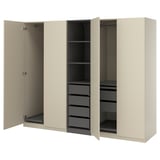 Un armari ikea PAX de color beix obert amb prestatges i calaixos.