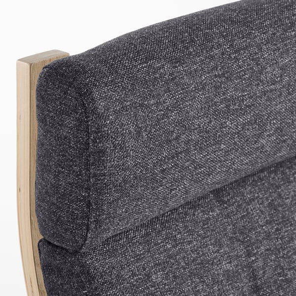 Coixí recobert de tela gris fosc amb estructura de fusta, amb costures d'alta qualitat i disseny còmode.