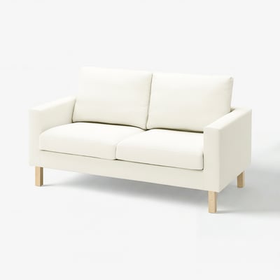 Sofà blanc SALTSJÖBADEN, disseny elegant i modern, seients amb coixí, teixit de textura lleugera, potes de fusta.