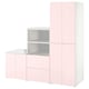 Exposa un armari SMÅSTAD de color rosa clar, rectangular i modular, ideal per a habitacions infantils, amb múltiples compartiments per guardar la roba.