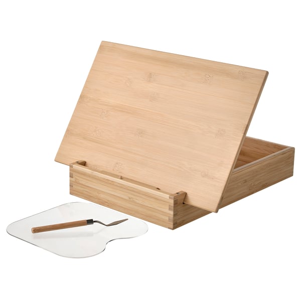 Un cavallet de bambú SOLFÅGEL amb paleta acrílica i espàtula per pintar.