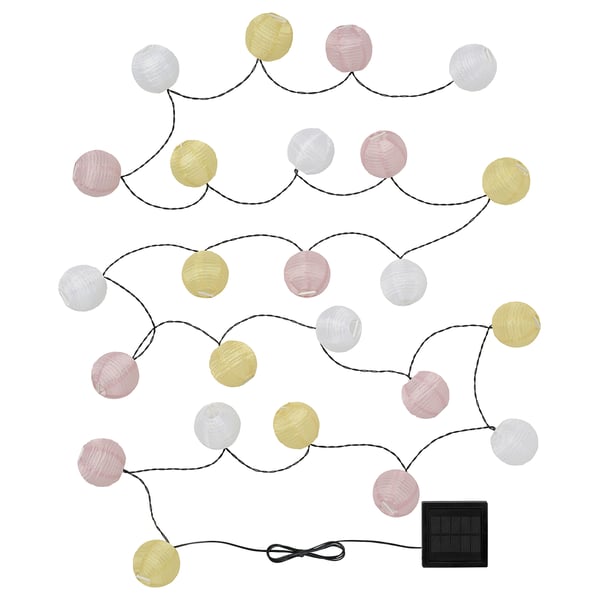 Llanternes solars SOLVINDEN, esferes multicolors sobre cordes, ecològiques, il·luminen els espais exteriors.