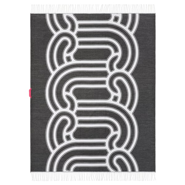 Llançament SÖTRÖNN blanc/negre amb formes abstractes, polièster reciclat.