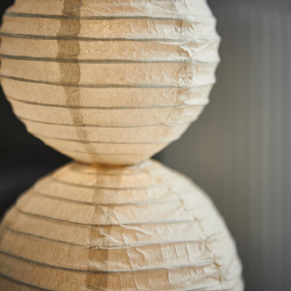 STRÅLA Llum taula LED, forma de bola a piles/blanc