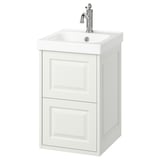 Un moble de bany TÄNNFORSEN blanc amb lavabo de ceràmica i accessoris cromats, amb un disseny clàssic amb vores bisellades.