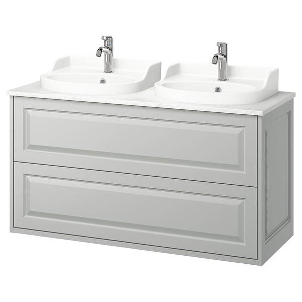 Tocador de bany TÄNNFORSEN gris, lavabos blancs dobles, moble de paret amb disseny elegant.