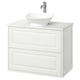 Tocador de bany modern de paret blanc amb lavabo arrodonit i aixeta cromada.