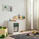 Sala de jocs infantil amb emmagatzematge TROFAST, material d'art, llibres, paperera de joguines i cotxes.