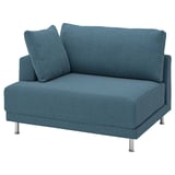 Sofà UPPÅKRA blau, disseny elegant amb potes metàl·liques, braços encoixinats i coixins.
