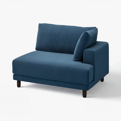 Es tracta d'un sofà amb coixí blau UPPÅKRA, amb un disseny modern amb potes de fusta i una zona d'estar còmoda i espaiosa.