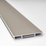 Sòcol de cuina modern en color beix mat amb un disseny elegant i suau i vores precises, que ofereix un acabat net.