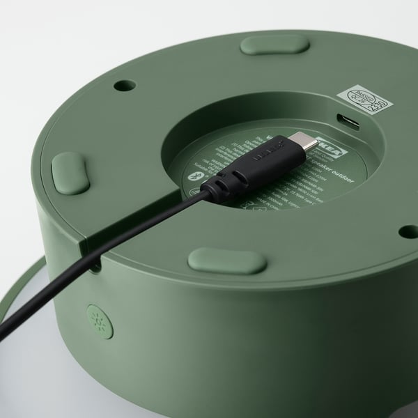 Altaveu verd portàtil amb càrrega USB-C i etiqueta d'informació led.
