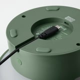 Altaveu verd portàtil amb càrrega USB-C i etiqueta d'informació led.