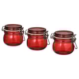 Tres pots de vidre vermell a joc amb pinces metàl·liques i segells de goma alineats en fila.