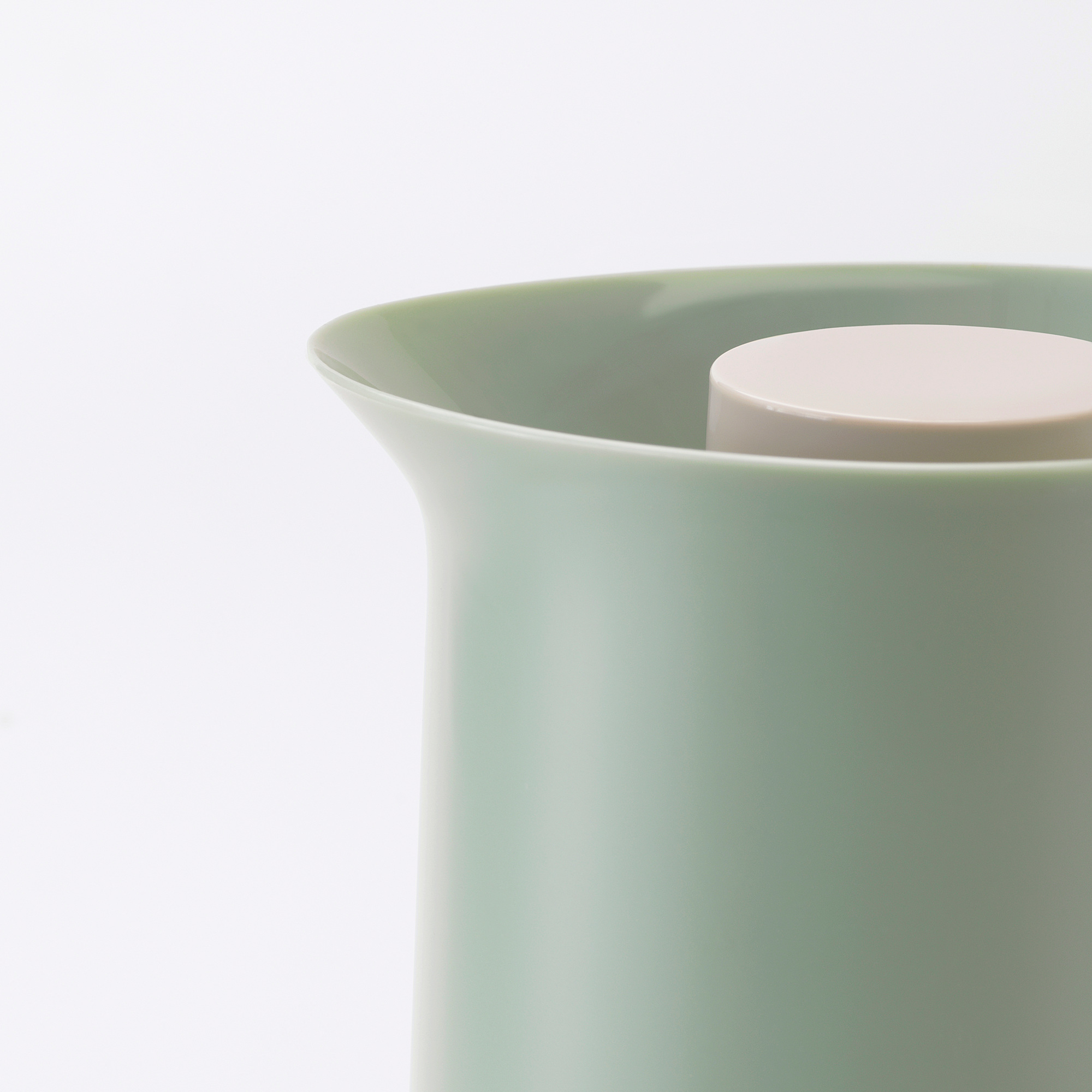 Green vacuum flask, durable, easy pour.