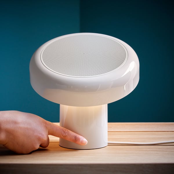 BLOMPRAKT Bluetooth speaker lamp, beige