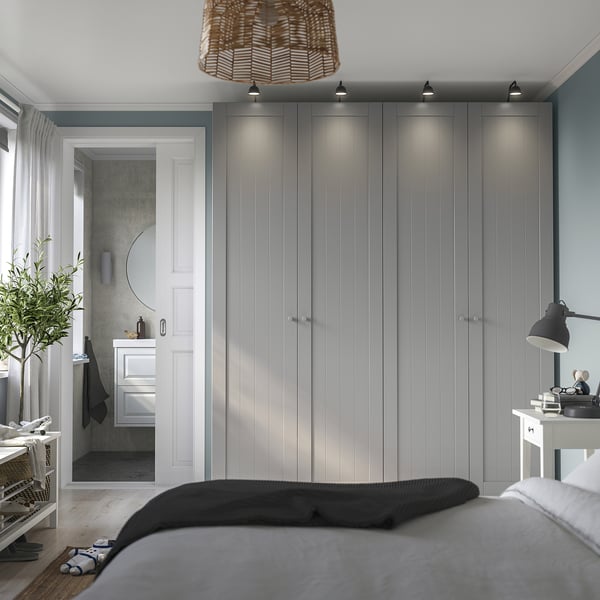 Modern GULLABERG bedroom, gray ceiling-high doors with led lights. Bathroom with white & dark mat visible.