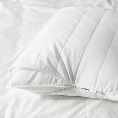 White LUDDROS pillow protector, square with zipper, cotton-polyester blend.