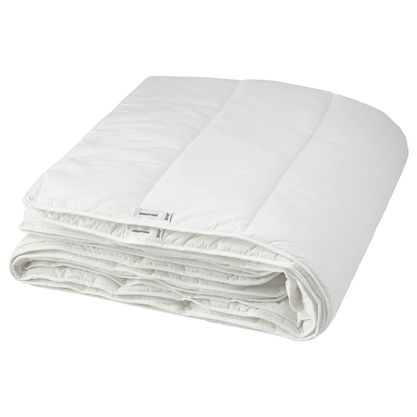 This image shows a folded white SMÅSPORRE duvet made of cotton and polyester, featuring a simple, quilted design.