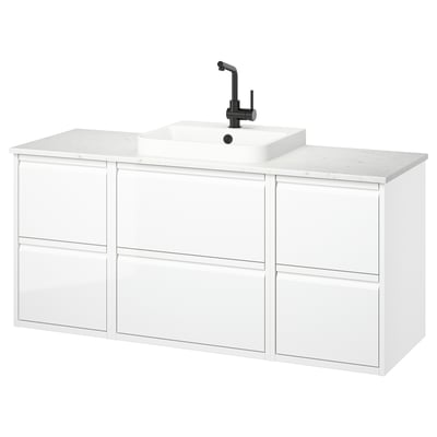 Un moderno tocador de baño blanco ÄNGSJÖN, con cajones y una encimera de mármol con un lavabo de accesorios negros.