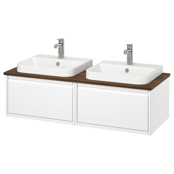 Moderno tocador de doble lavabo en blanco con encimera de madera, accesorios cromados.
