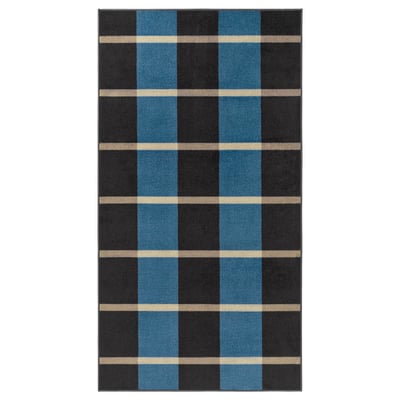 La alfombra ARBETSZON en azul y gris oscuro con rayas beige, forma rectangular y diseño a cuadros.