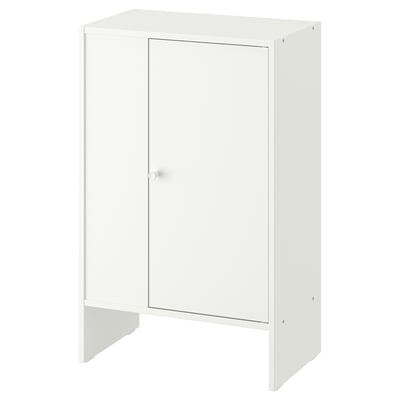 Un armario de almacenamiento BAGGEBO blanco con una sola puerta, ideal para organizar y esconder juguetes u otros artículos.