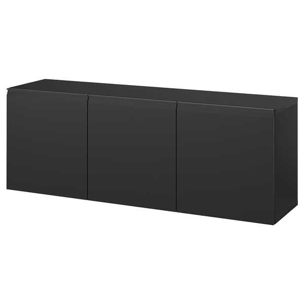 Armario de almacenamiento modular negro, montado en la pared, diseño elegante con puertas planas. Hecho de tableros de partículas y herrajes metálicos para un almacenamiento resistente.