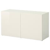 Un mueble de almacenaje BESTÅ en color blanco con un diseño elegante con un solo cajón ancho.