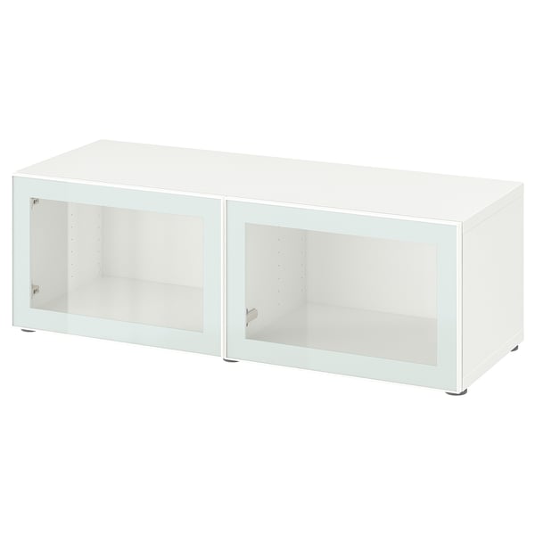 Mueble de almacenaje BESTÅ blanco con puertas de cristal.